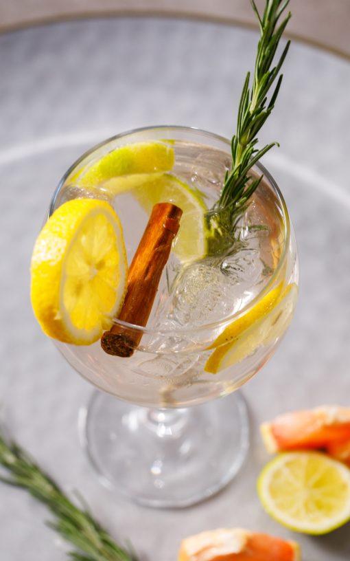 cocktails with lemon